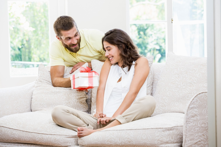 6 Tips on Choosing Holidays Gifts for Your Spouse